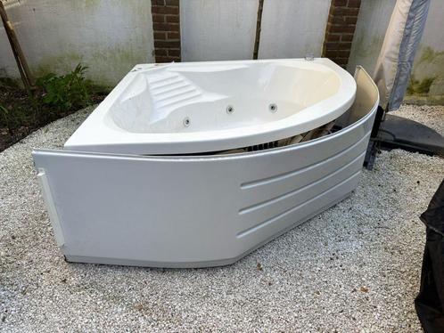 bubbelbad gebruikt - gratis af te halen, Huis en Inrichting, Badkamer | Badkamermeubels, Gebruikt, Overige typen, 100 tot 150 cm