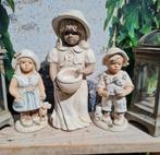 3 betonnen tuinbeelden Alice figuren Zie omschrijving, Ophalen