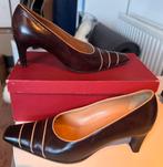 Pumps schoenen kleur bruin mt 38, Ophalen, Zo goed als nieuw, Bruin