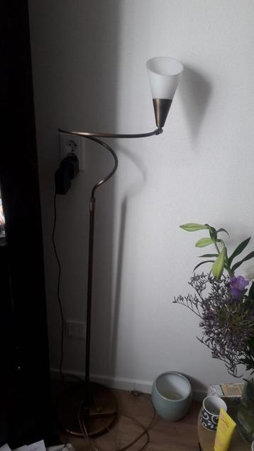 GRATIS  2 staande lampen beschikbaar voor biedingen
