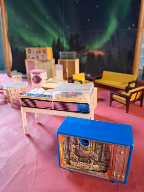 Poppenhuis meubeltjes, Verzamelen, Poppenhuizen en Toebehoren, Zo goed als nieuw, Poppenhuis, Ophalen of Verzenden