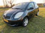 Toyota Yaris 1.3 2006(nwe type), Airco en APK: 12-2026!!, Auto's, Toyota, Voorwielaandrijving, Stof, 40 €/maand, Zwart