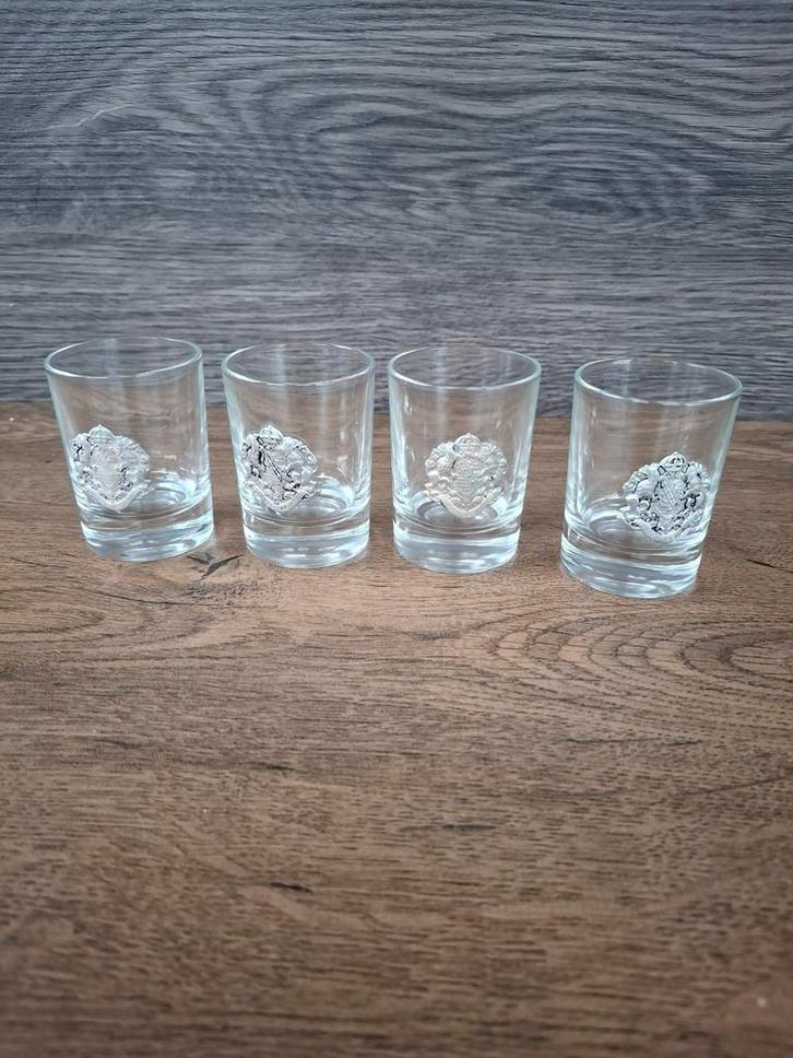 Providentiae memor schild  op borrelglaasje 4 stuks, Antiek en Kunst, Antiek | Glas en Kristal, Ophalen of Verzenden