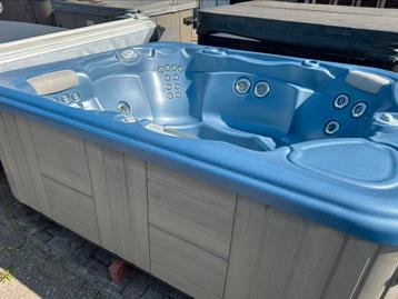 Hotspring Sovereign 5 persoons jacuzzi van topkwaliteit! beschikbaar voor biedingen