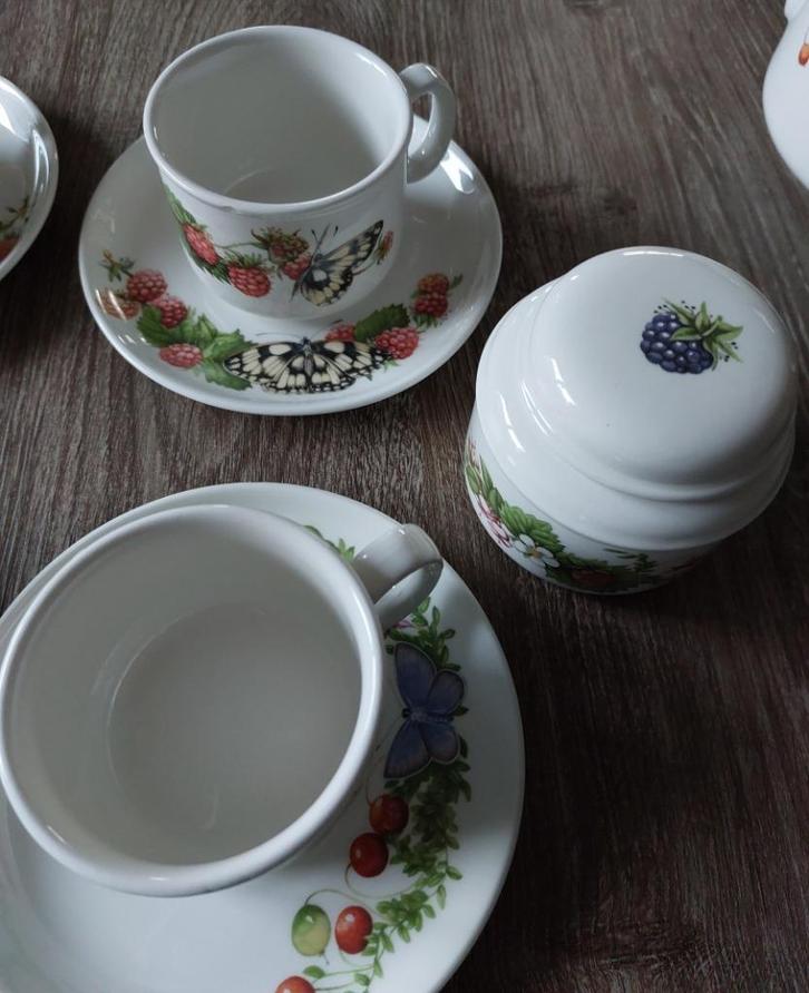 Enkele onderdelen van een Marjolein Bastin servies., Antiek en Kunst, Antiek | Servies los, Ophalen of Verzenden