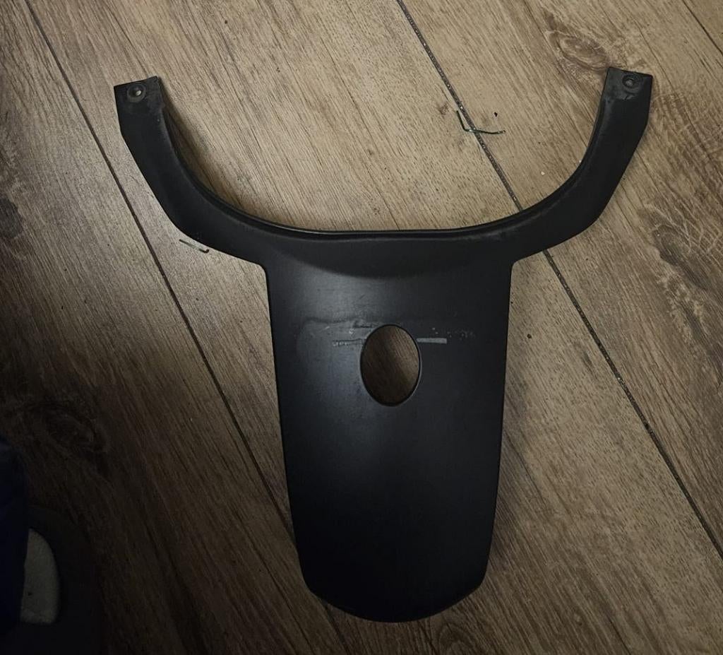 Kapje achterkant beverly 350
€2, Motoren, Tuning en Styling, Ophalen of Verzenden