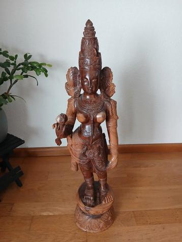 Houten beeld Hindoe godin Parvati en Dvarapala tempelwachter beschikbaar voor biedingen