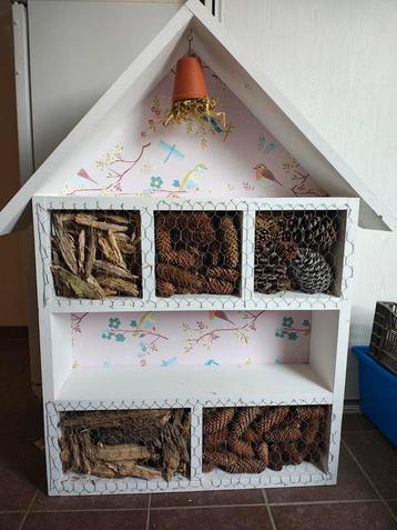 XXXL Insectenhotel - 121x80cm beschikbaar voor biedingen