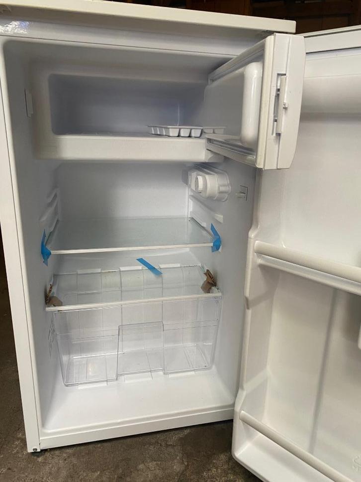 Smeg taflemodel koelkast, slechts 9 weken gebruikt, Witgoed en Apparatuur, Koelkasten en IJskasten, Zo goed als nieuw, Met vriesvak