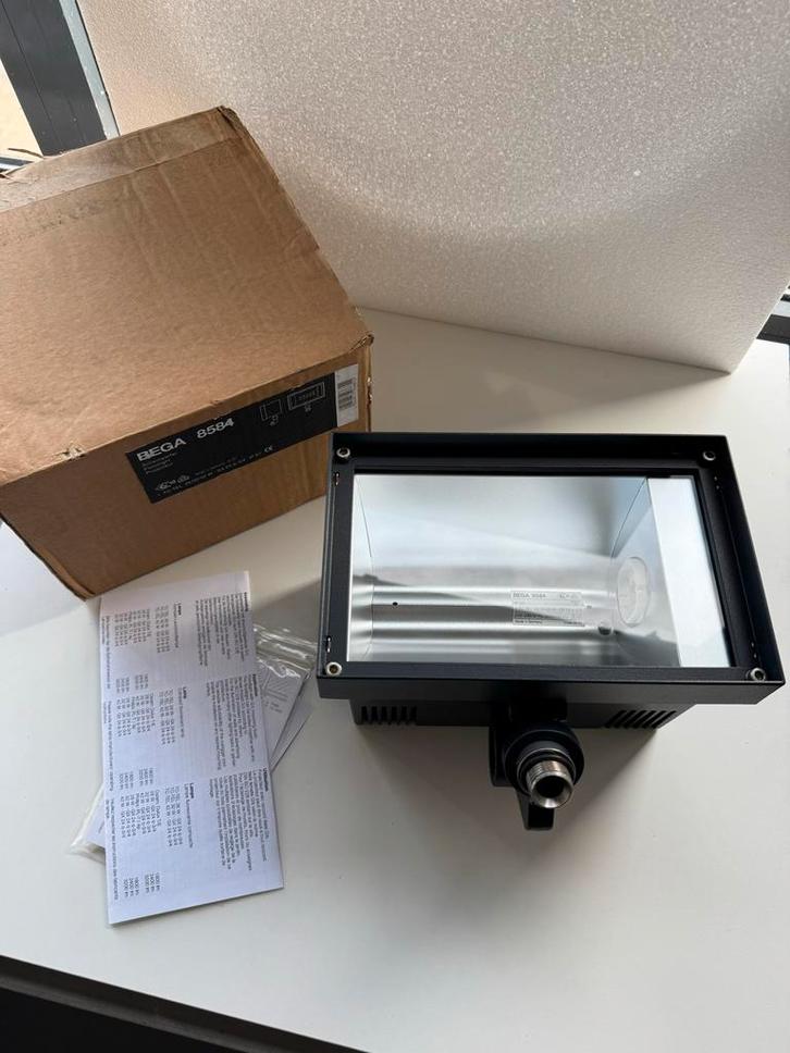 2 x BEGA 8584 Floodlight/Projecteur - Nieuwstaat, Tuin en Terras, Buitenverlichting, Nieuw, Vloerlamp, Aluminium, Minder dan 50 watt