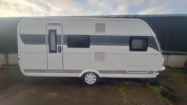 Hobby De Luxe 490 KMF  - Airco & Ringverwarming, Caravans en Kamperen, Caravans, Particulier, Treinzit, Hobby, Airco, Kachel, Ringverwarming