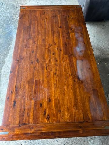 Houten Eettafel beschikbaar voor biedingen