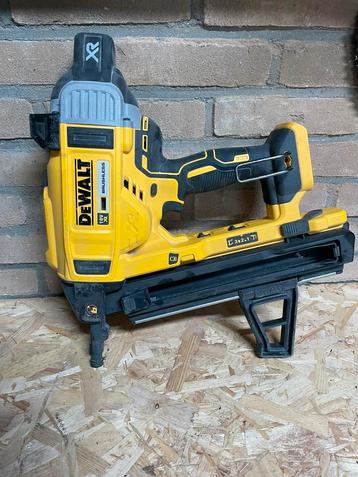 Dewalt dcn890 betontacker 18v beschikbaar voor biedingen