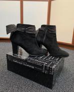 Zearte suede laarzen met strik Roberto D’ Angelo maat 36, Kleding | Dames, Ophalen of Verzenden, Zo goed als nieuw, Zwart