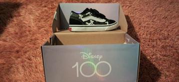 Vans old skool v x disney beschikbaar voor biedingen