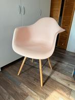 GRATIS Roze kuipstoel met houten poten, Huis en Inrichting, Stoelen, Ophalen of Verzenden, Zo goed als nieuw, Overige kleuren