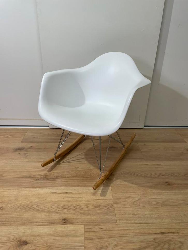 Schommelstoel Vitra Eames RAR | REPLICA, Huis en Inrichting, Stoelen, Gebruikt, Eén, Kunststof, Wit, Ophalen