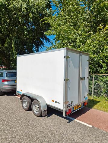 Hapert gesloten aanhanger  beschikbaar voor biedingen