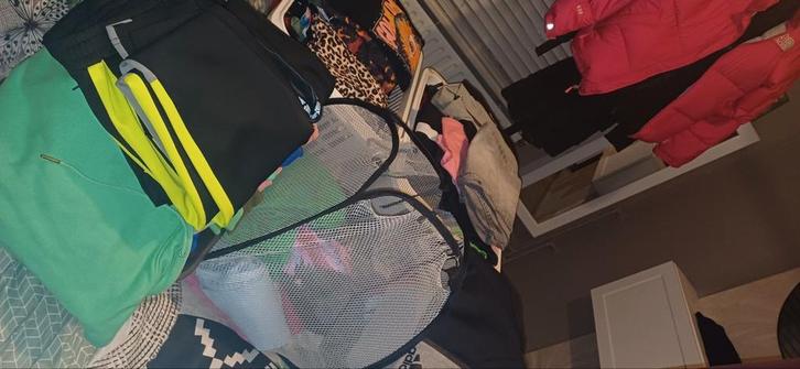 Partij kleding voor verkoop rommelmarkt of vinted, Kleding | Dames, Overige Dameskleding, Zo goed als nieuw, Ophalen