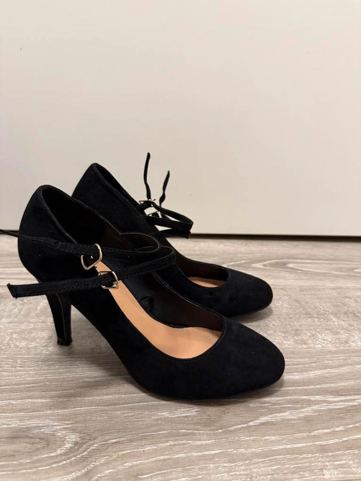 Zwart Suede Dames Schoen, Kleding | Dames, Schoenen, Zo goed als nieuw, Hoge laarzen, Zwart, Ophalen of Verzenden