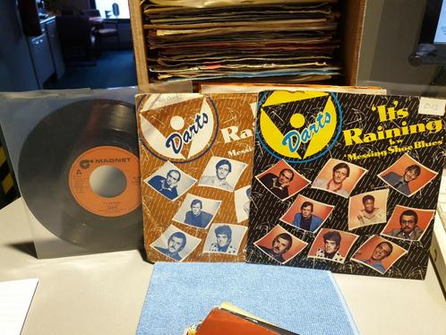 Darts - It's Rainig, 3 aanwezig (b1), Cd's en Dvd's, Vinyl Singles, Ophalen of Verzenden
