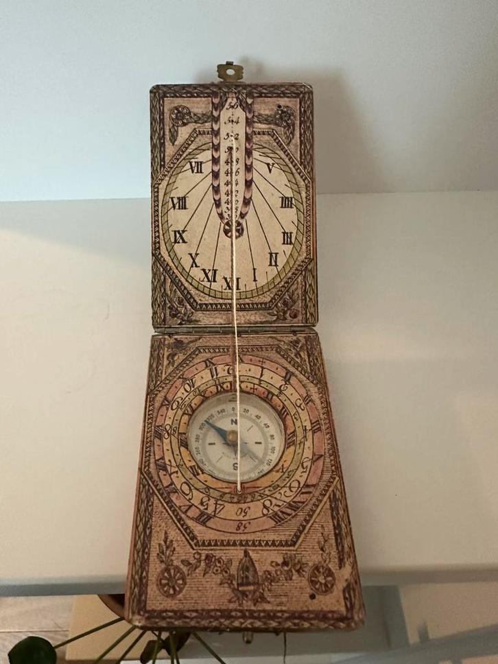 Zonnewijzer Kompas Hout Diptiek, Antiek en Kunst, Antiek | Woonaccessoires, Ophalen of Verzenden