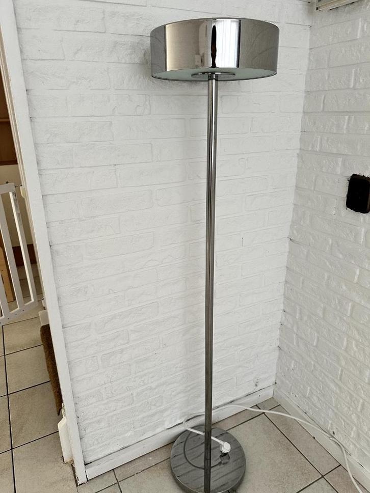 Moderne staande vloerlamp met dimfunctie – hoogte 140 cm, Huis en Inrichting, Lampen | Overige, Zo goed als nieuw, Ophalen