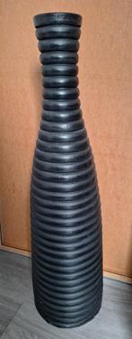 Zwarte hoge Ikea ribbel vaas, Huis en Inrichting, Woonaccessoires | Vazen, Ophalen, Overige materialen, Gebruikt, Zwart