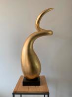 Gouden beeld op zwarte sokkel, Antiek en Kunst, Kunst | Designobjecten, Ophalen