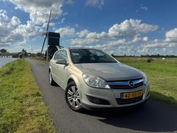 Opel Astra 1.8 Cosmo Benzine Automaat *boekjes* Lange apk* beschikbaar voor biedingen