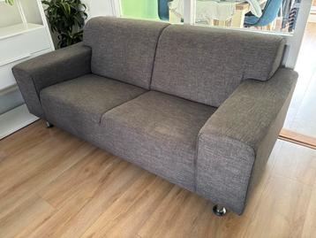 Donkergrijze stoffen bank – 190 cm, stevig en comfortabel beschikbaar voor biedingen