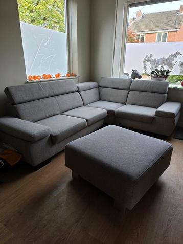 Grijze Hoekbank met poef 285x220 - Ruim en Comfortabel! beschikbaar voor biedingen