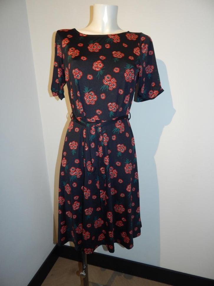 King Louie stretch jurk bloemen corsage print mt M, Kleding | Dames, Jurken, Zo goed als nieuw, Maat 38/40 (M), Overige kleuren
