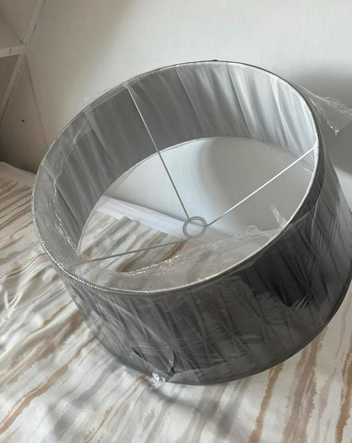 Nieuwe Collectione Lampenkap Grijs Ø66cm, Huis en Inrichting, Lampen | Lampenkappen, Nieuw, Minder dan 25 cm, Rond, Grijs, Ophalen of Verzenden
