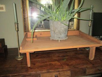 Houten plateau beschikbaar voor biedingen