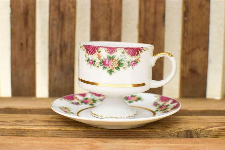 Porseleinen kop en schotel 48495, Huis en Inrichting, Keuken | Servies, Gebruikt, Bord(en), Wedgwood, Aardewerk, Ophalen of Verzenden