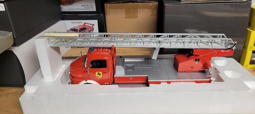 SCHUCO Mercedes L322 Feuerwehr Stuttgart, Hobby en Vrije tijd, Modelauto's | 1:18, Zo goed als nieuw, Overige merken, Ophalen of Verzenden