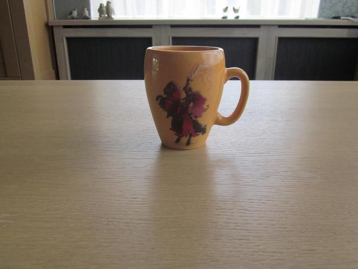 Efteling Raveleijn mok chocomel D7,5cm H10cm 250cc, Huis en Inrichting, Keuken | Servies, Zo goed als nieuw, Overige typen, Overige stijlen