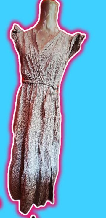Leuke lange zomerjurk beschikbaar voor biedingen