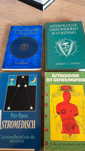 Astrologie boeken over gezondheid beschikbaar voor biedingen