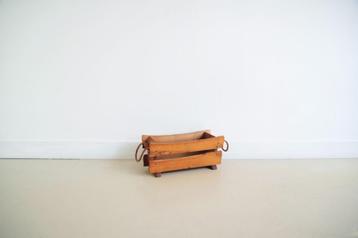 houten lectuurbak beschikbaar voor biedingen