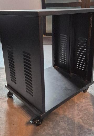 Stalen 19 inch studiorack op wielen beschikbaar voor biedingen