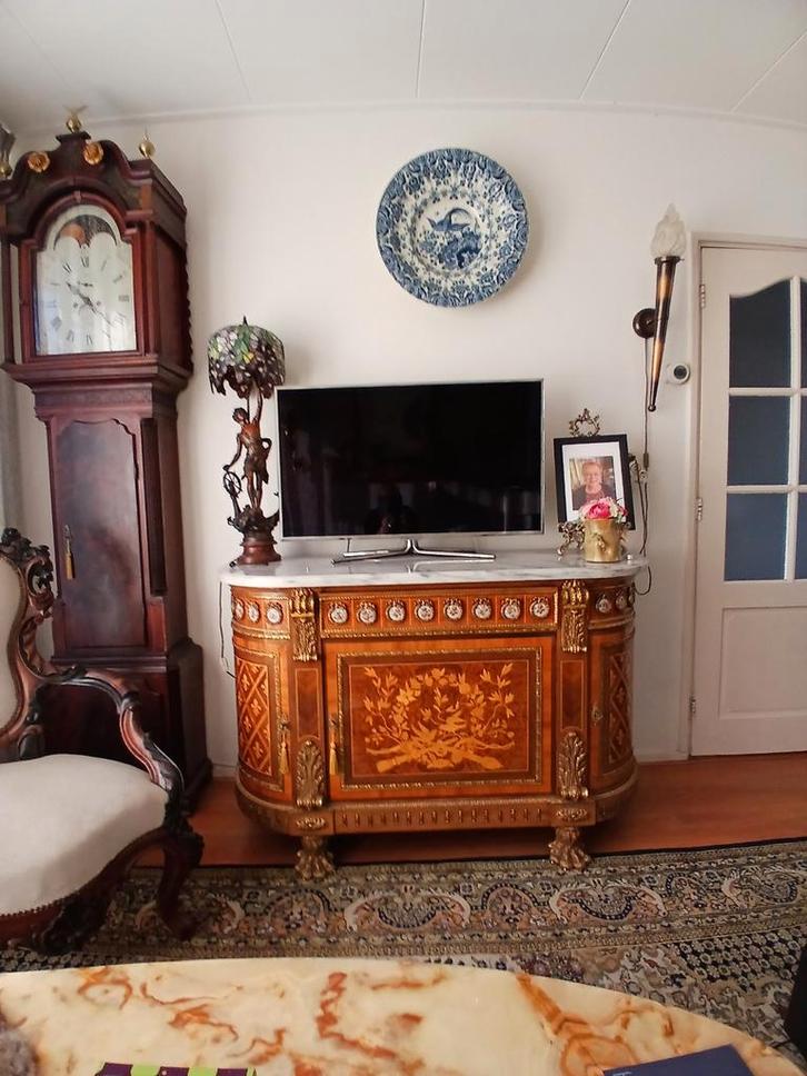 DRESSOIR - WALNOOT -GEBOGEN DEUREN, Antiek en Kunst, Antiek | Meubels | Kasten, Ophalen