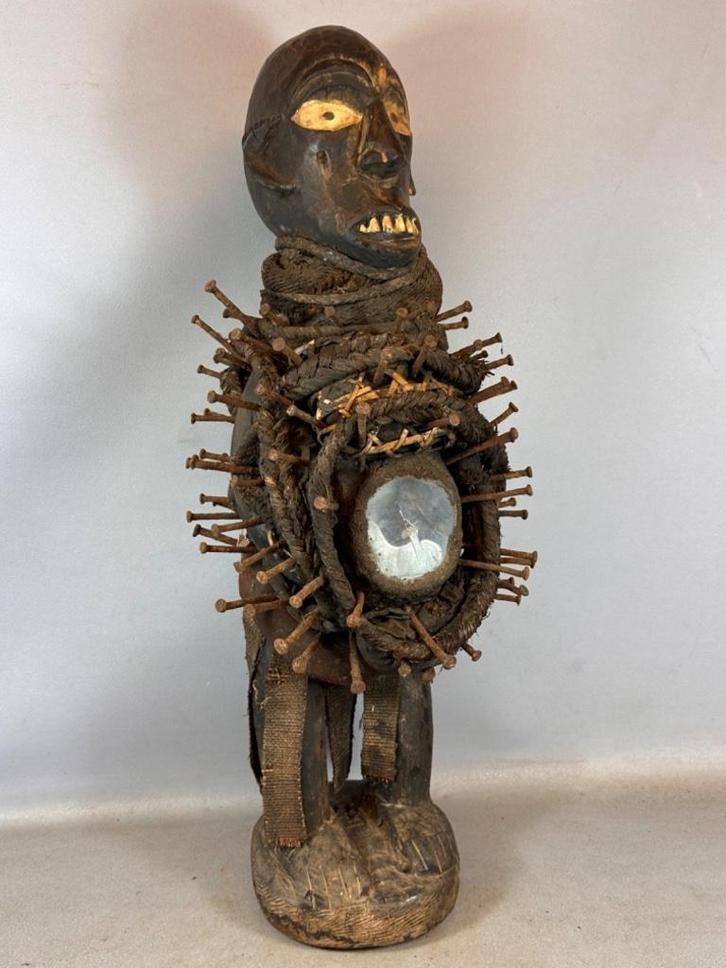 250856 Groot Afrikaans Fetisch Bakongo Nkisi Nkondi beeld., Antiek en Kunst, Kunst | Niet-Westerse kunst, Ophalen of Verzenden