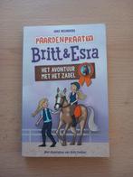 PaardenpraatTV boek Britt & Esra Het avontuur met het zadel, Ophalen of Verzenden, Zo goed als nieuw, Joke Reijnders