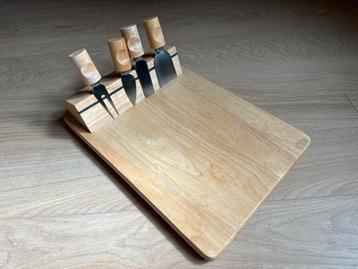 Kaasplank met mesjes beschikbaar voor biedingen