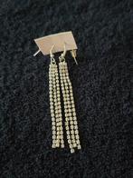 Te koop glimmende zilverkleurige oorbellen, hangers., Overige materialen, Hangers, Ophalen of Verzenden, Zo goed als nieuw