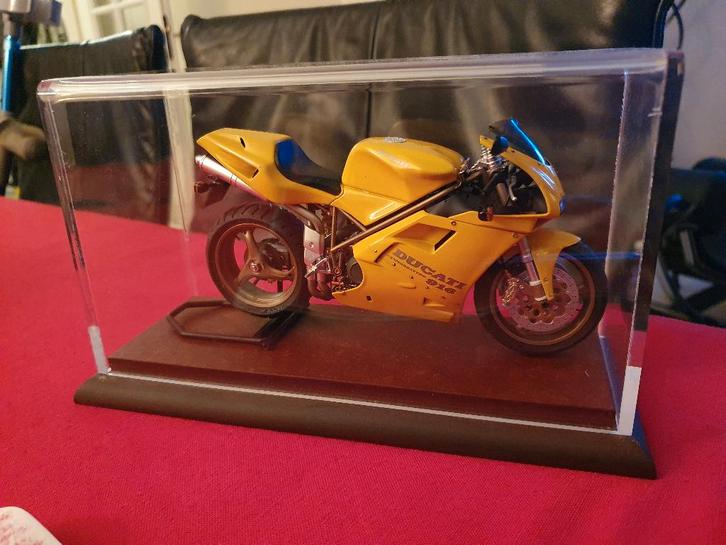 Tamiya ducati 916 met display, Hobby en Vrije tijd, Modelbouw | Auto's en Voertuigen, Zo goed als nieuw, Overige typen, Groter dan 1:32
