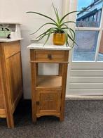 Vintage nachtkastje/bijzettafeltje met wit marmeren blad, Huis en Inrichting, Ophalen, Gebruikt, Minder dan 45 cm, 70 cm of meer