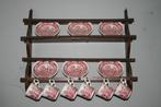 Rek met porselein kopjes en schotels, Antiek en Kunst, Ophalen of Verzenden